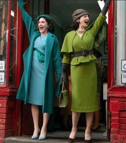 连衣裙|夫人把“大衣”带火了,配裙装保暖又显高,太会穿!