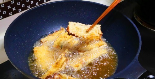  炸带鱼时，万万不可直接下锅炸，多加1步，带鱼不腥不腻又酥脆