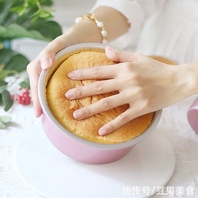 新手零失败戚风蛋糕做法,不开裂不塌陷