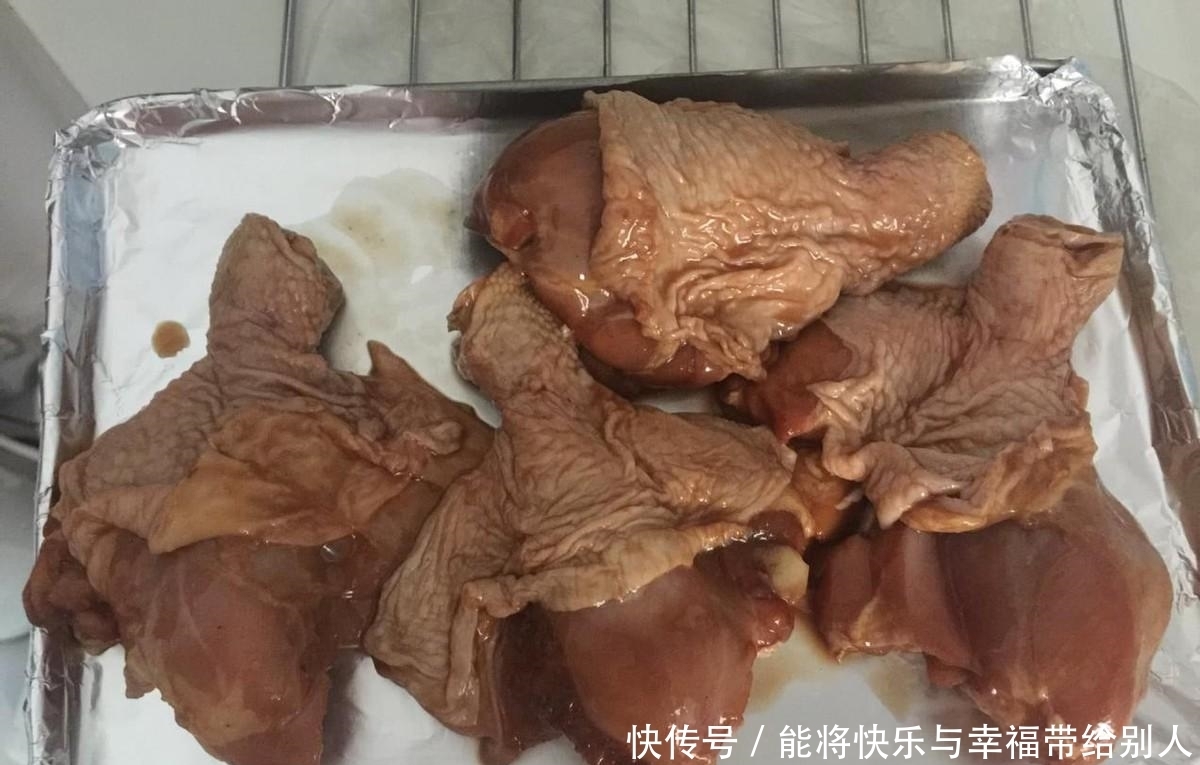 好吃到舔盘的椒味鸡腿，刚烤好，满屋都是香味，全家都爱吃