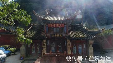 白玉楼|这座“嵌”在悬崖峭壁上的寺庙，风景如画，令人沉醉