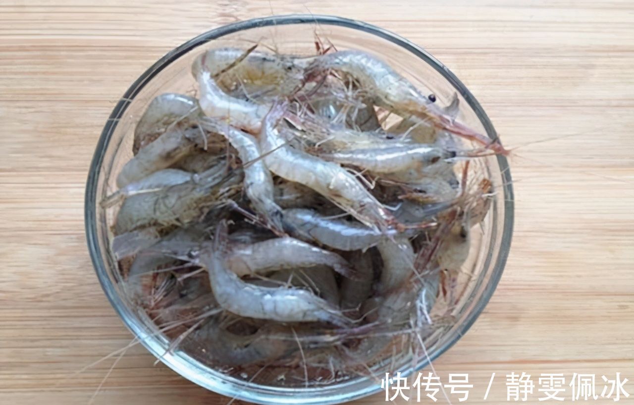 老钓友坦言，冬季钓鱼我只用这三种东西做饵料，鲫鱼一钓一个准