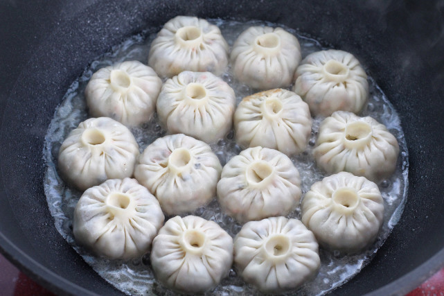 懒人生煎包做法，不发面不醒面，皮薄馅大简单快手，早餐就它了！