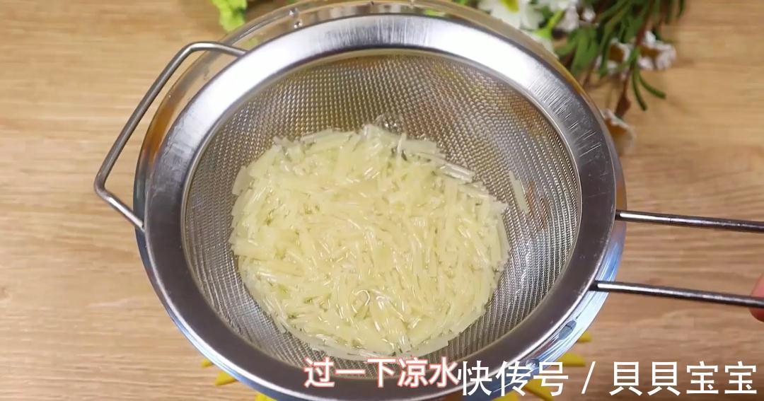 早餐别喝粥了，一口吃进10种营养，补钙又补锌，宝宝长个又聪明