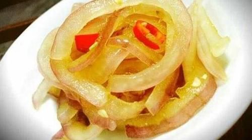 美食|美食优选：青椒蒜苗炒腊肉，红烧豆腐，青椒肉丝，凉拌爽口洋葱丝