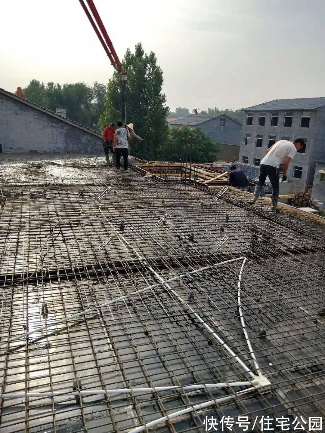 楼面|河南农村85万建三层别墅，比效果图还漂亮