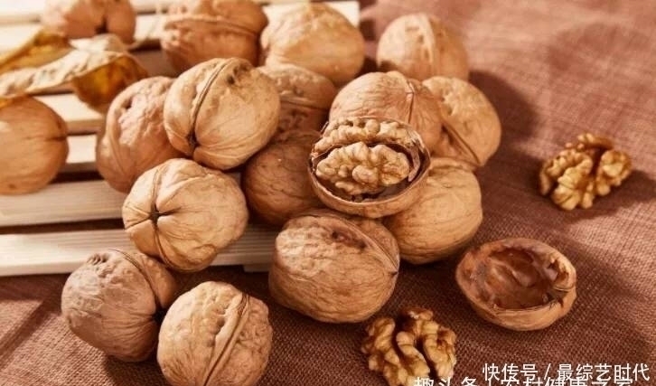 核桃|核桃和此物一起煮,皱纹没了,睡眠好了,让你远离失眠困扰