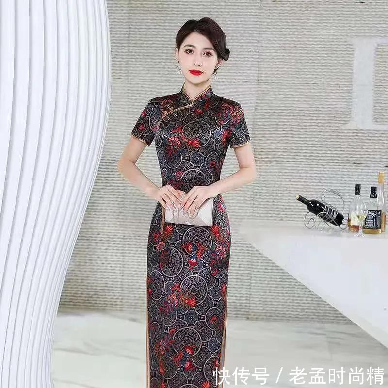 真丝|真丝旗袍，有着女人一样的似水柔情，让灵动的女人味儿显露无疑。