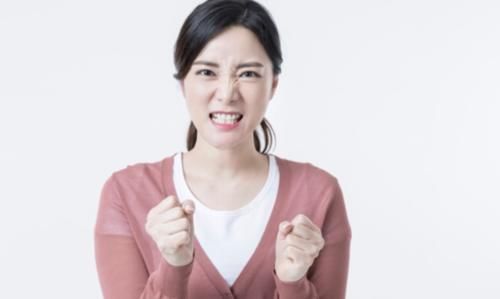 身体|女子睡前喝牛奶，患上甲状腺癌，化疗3次离世，医生：无知害了她