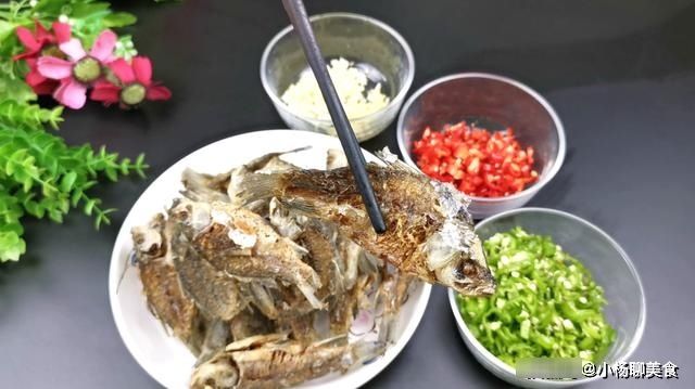 吃了30年小河鱼,还是这种做法最好吃,又香又酥,连骨头都能吃