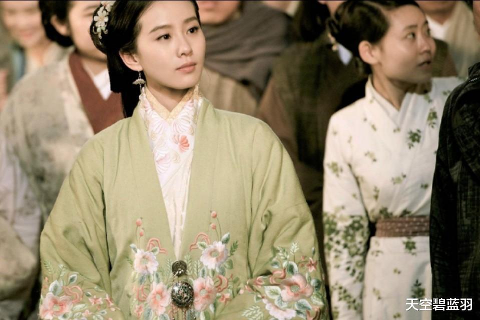 服饰@观汉服发展始终汉服热思潮兴起,实则体现了中国人的文化自信