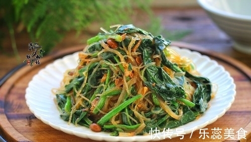给菠菜粉丝来个“热”拌,酱香浓郁超好吃,一筷子下去就停不下来