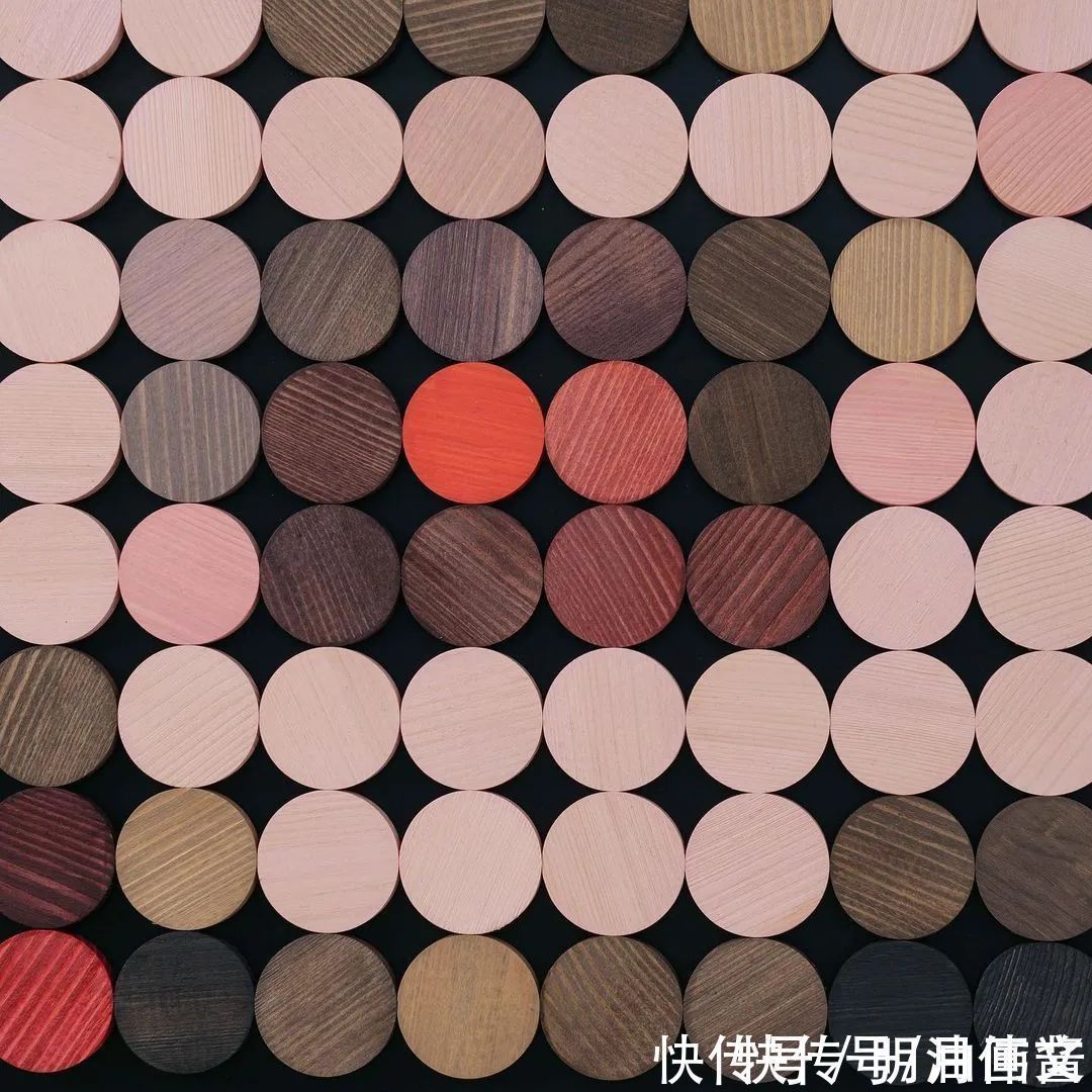 艺术品|用425个木块，组成让人看不懂的作品，艺术家：你离远点看