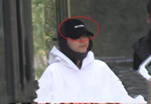 哈哈哈哈哈|邓超陈赫等人聊天时,鹿晗头上的帽子尤为抢镜,这不是那谁的?