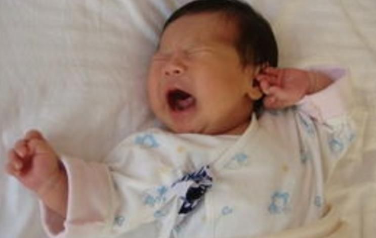 小老头|刚生完孩子,产妇就要将孩子处理掉,听完原因,医生护士哭笑不得