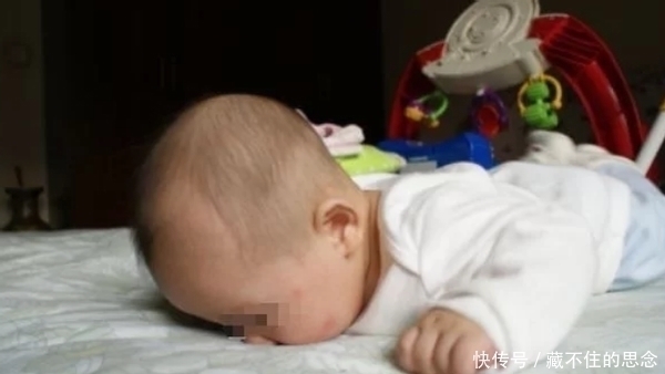 新生儿|出生才10天的宝宝会翻身,妈妈夸很聪明,奶奶看后急了:快送医院