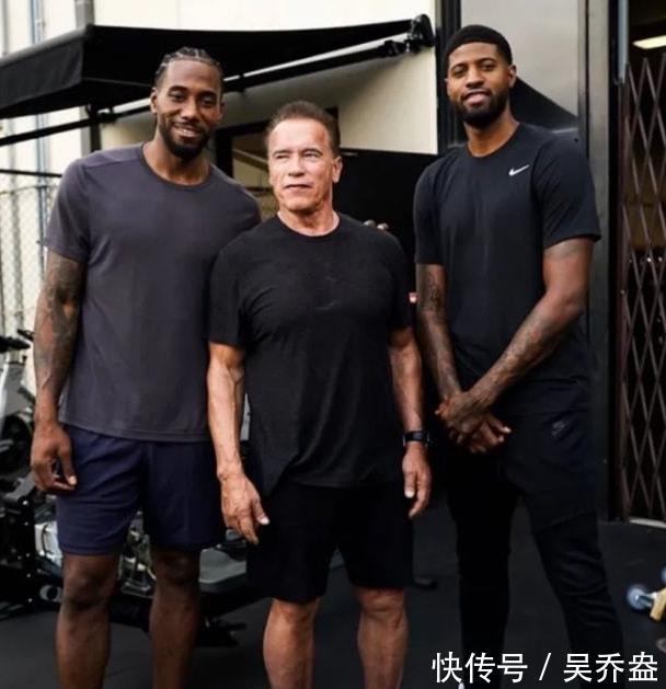 健美圈|当施瓦辛格跟NBA巨人合影后，他才知道自己这身肌肉白练了