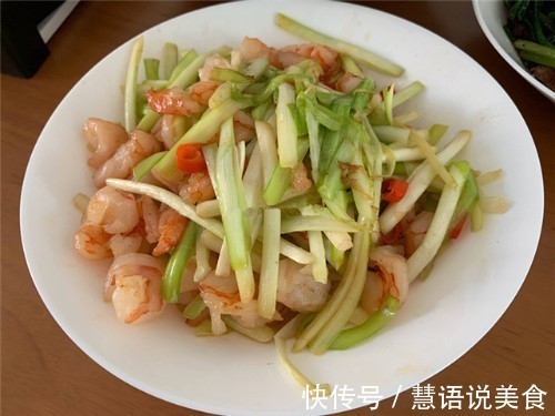 我怀孕农村婆婆来探望，我特意下厨招待，她尝过一口后决定不走了