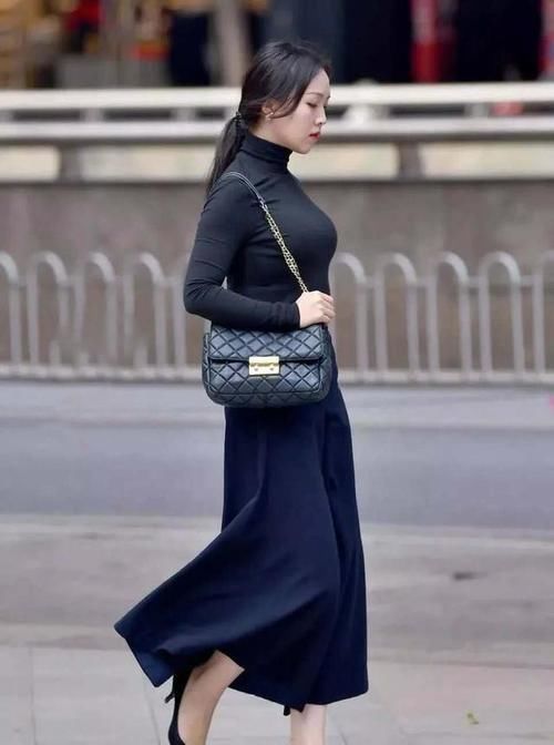 阔腿裤 高冷范的搭配,阔腿裤穿出了裙装的美,尽显少妇的性感身段