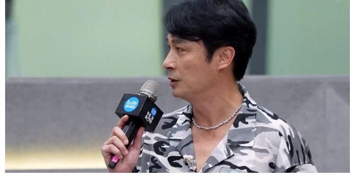 《導(dǎo)演請指教》開播！吳鎮(zhèn)宇說話引熱議，郝蕾跟王晶不敢茍同！