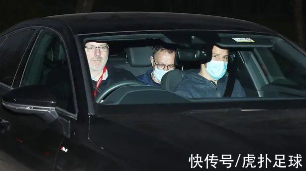 c罗|曼晚报喜：包括瓦拉内在内至少20人回归卡灵顿，未见C罗