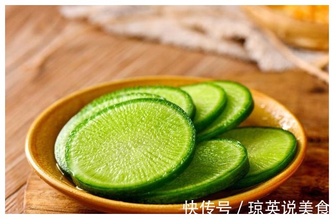 买萝卜时，绿萝卜好还是白萝卜好教你方法，选出好吃的萝卜