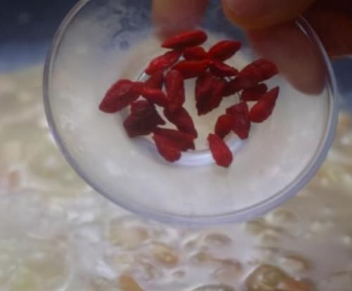 苹果|把小米和苹果一起煮，隔三差五吃一次，营养滋补，精神满满一整天