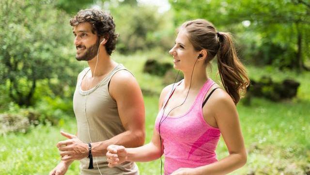 烦躁|女性45岁后，想要安稳度过更年期，提醒坚持做好四件事