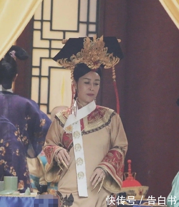 女装|《萌探》集体穿古装,杨紫瘦成“锥子脸”,黄子韬穿女装我看呆了