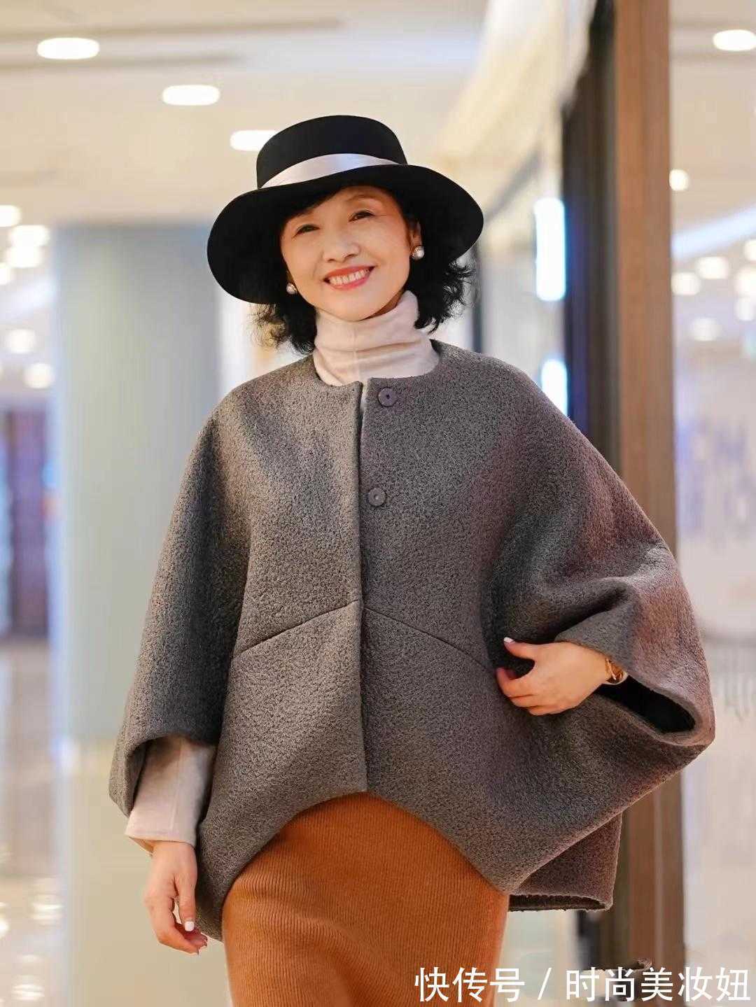 大长腿|上了年纪的女人,都喜欢优雅穿搭,看60岁的奶奶穿得高级精致