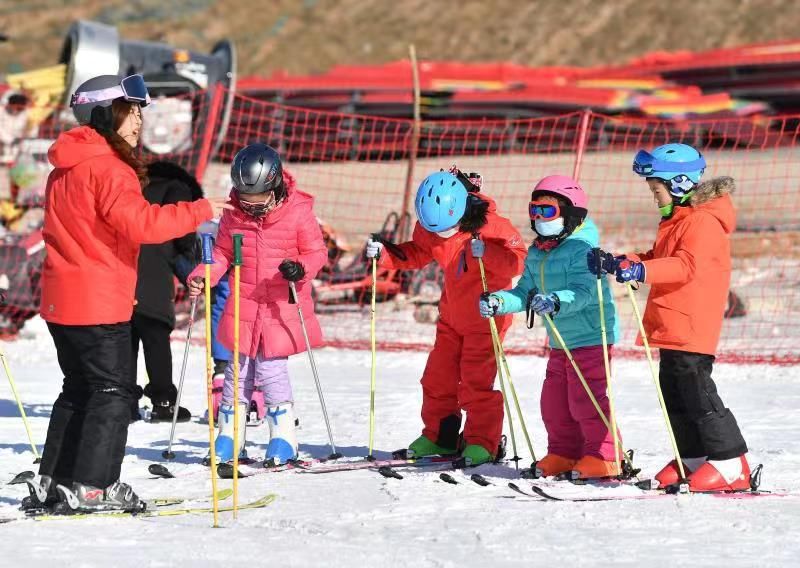 教学|八达岭滑雪场开板 推“免费教、免费滑”活动