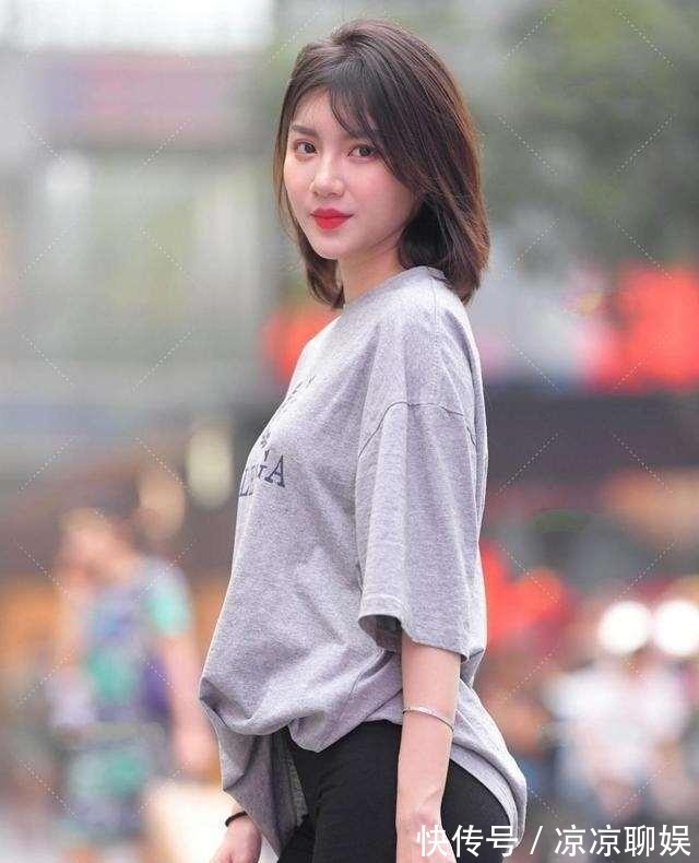 时尚|美女一袭时尚的打底裤,简单却很个性,简单有型