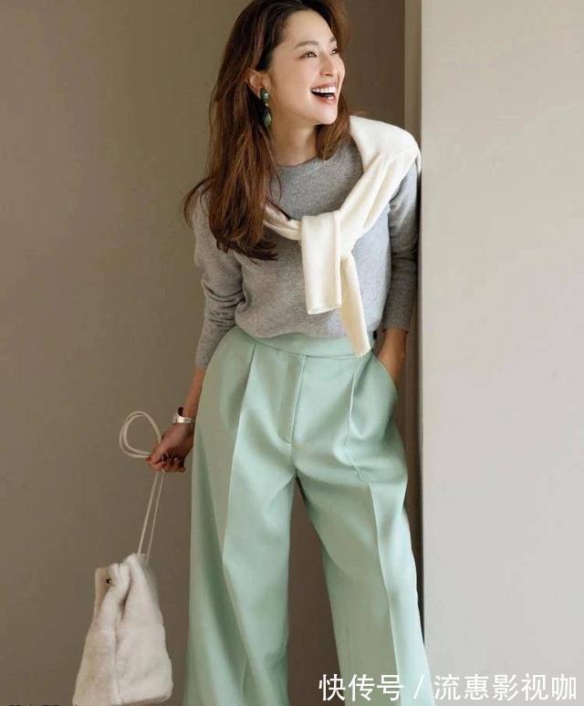 高级感 基础款的卫衣,如何穿出高级感今年秋天卫衣这样穿,时髦感俱佳