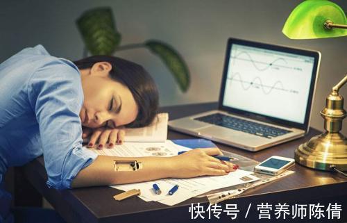 长期熬夜|加速女性发胖行为的排名,苗条身材的人都在刻意避开