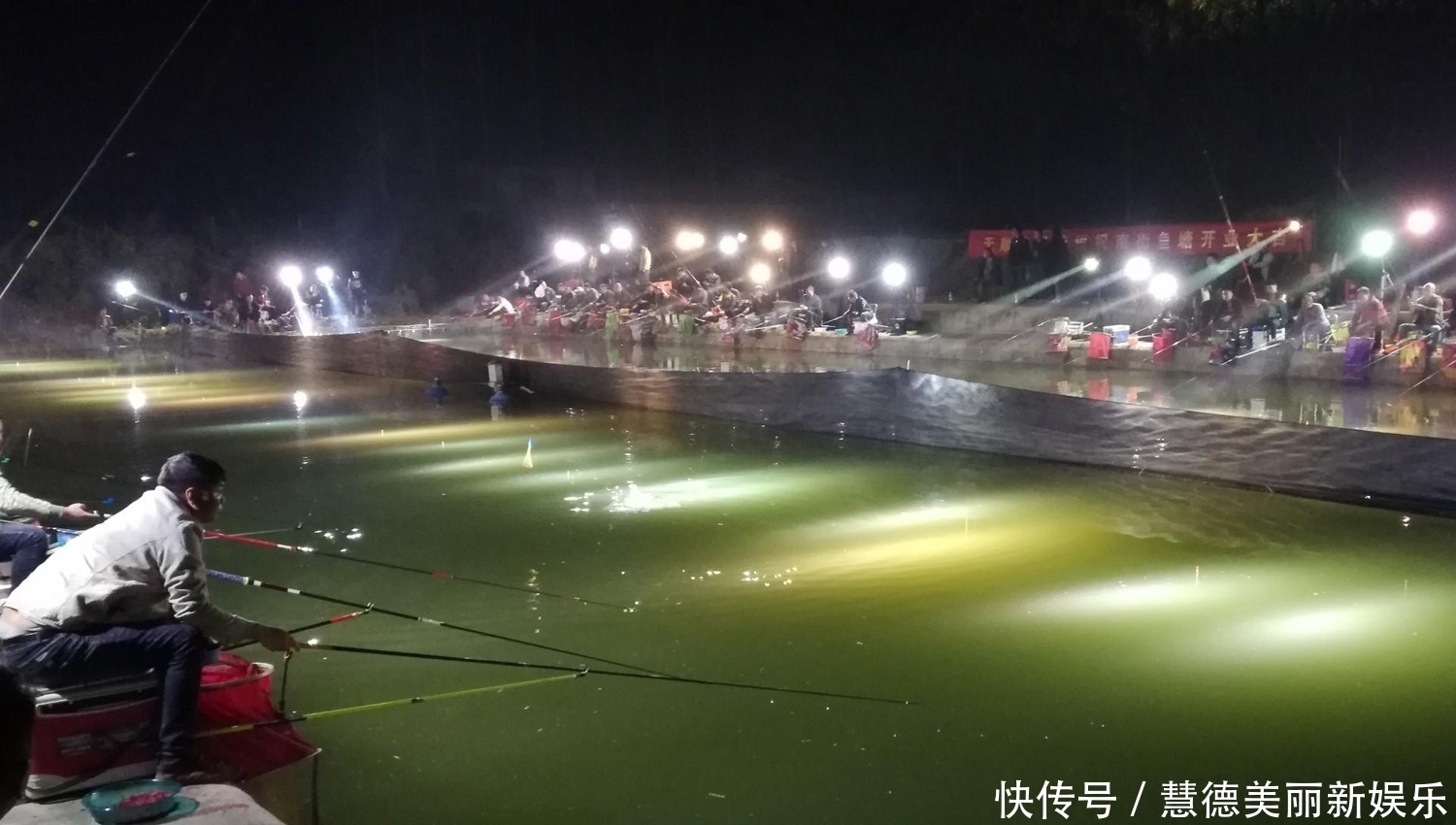 雾化|钓鲫鱼时怎样才能快速诱鱼?钓鲫鱼的打窝快速诱鱼技巧