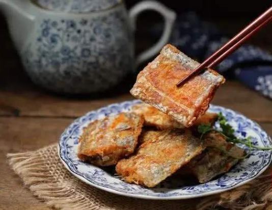 炸带鱼，用面粉还是用淀粉？全错，大厨用它，金黄酥脆外焦里嫩