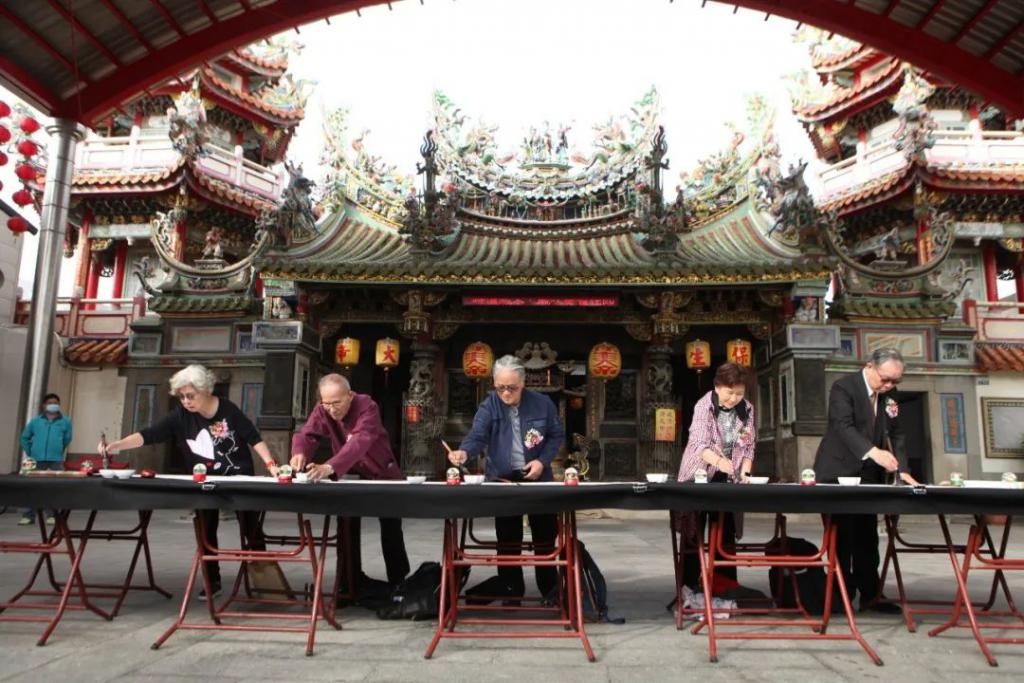  度汉字评选|刚刚！2020海峡两岸年度汉字揭晓！“闷”字高票当选…