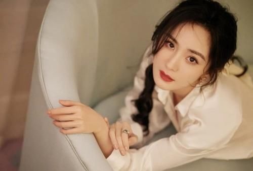 鞠婧祎 告别假发片,赵露思同款“头包脸”发型超显瘦!