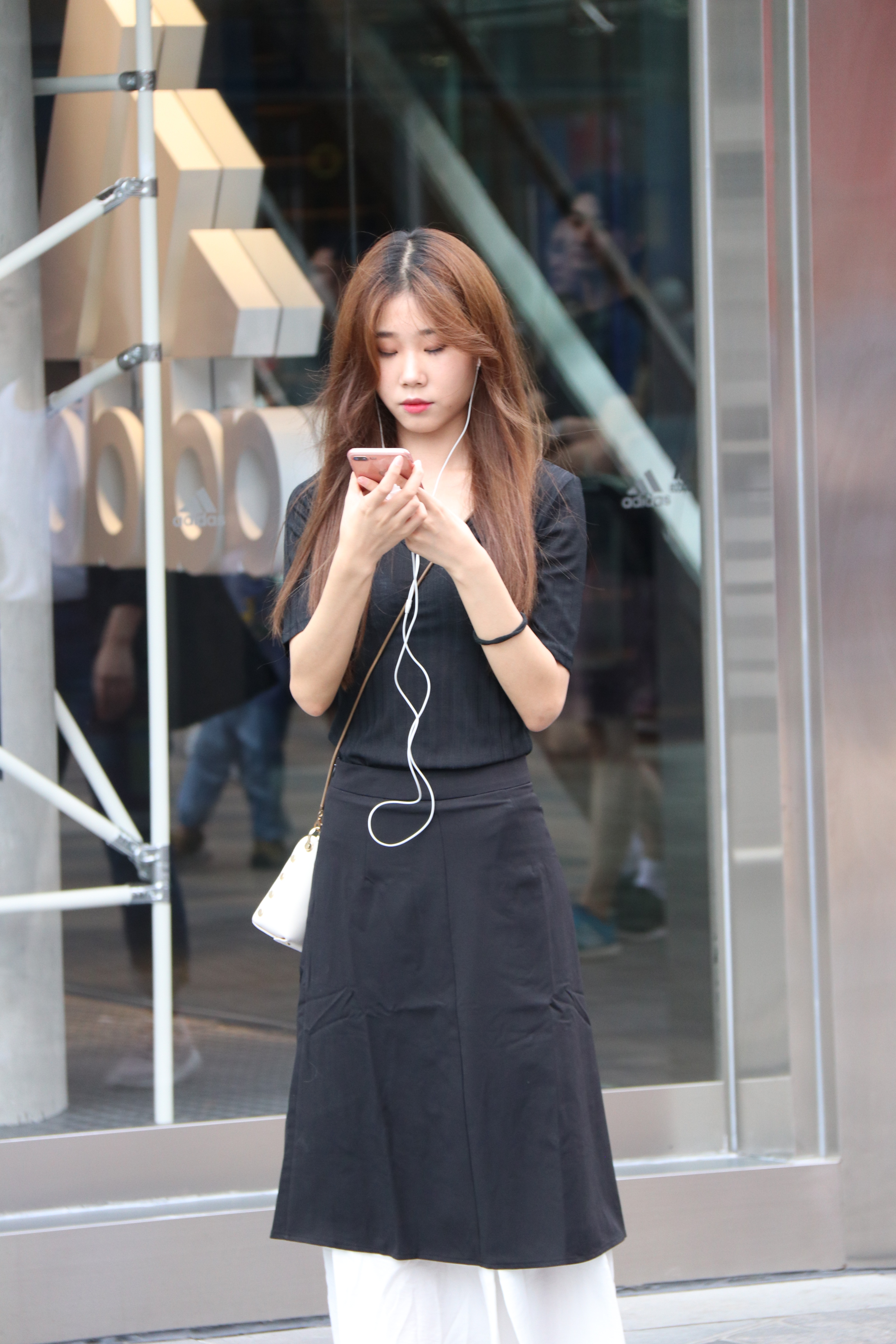 路人 街拍路人,优雅娴静有气场的穿搭参考,让你成为一道美丽风景