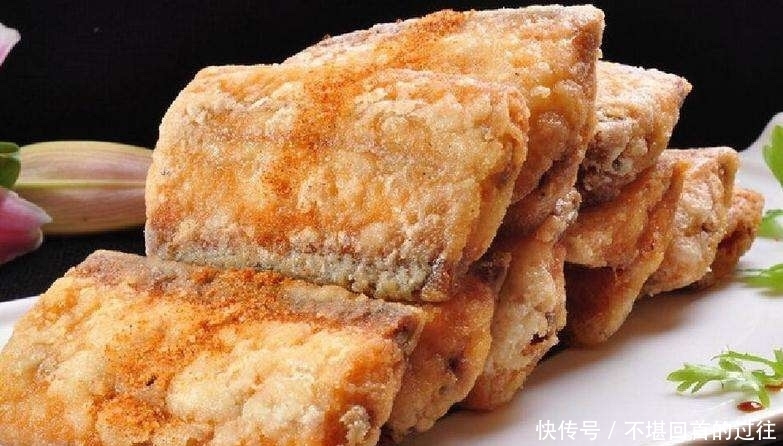 老厨师:炸带鱼别直接下油锅!多加“2步”,带鱼香酥软嫩