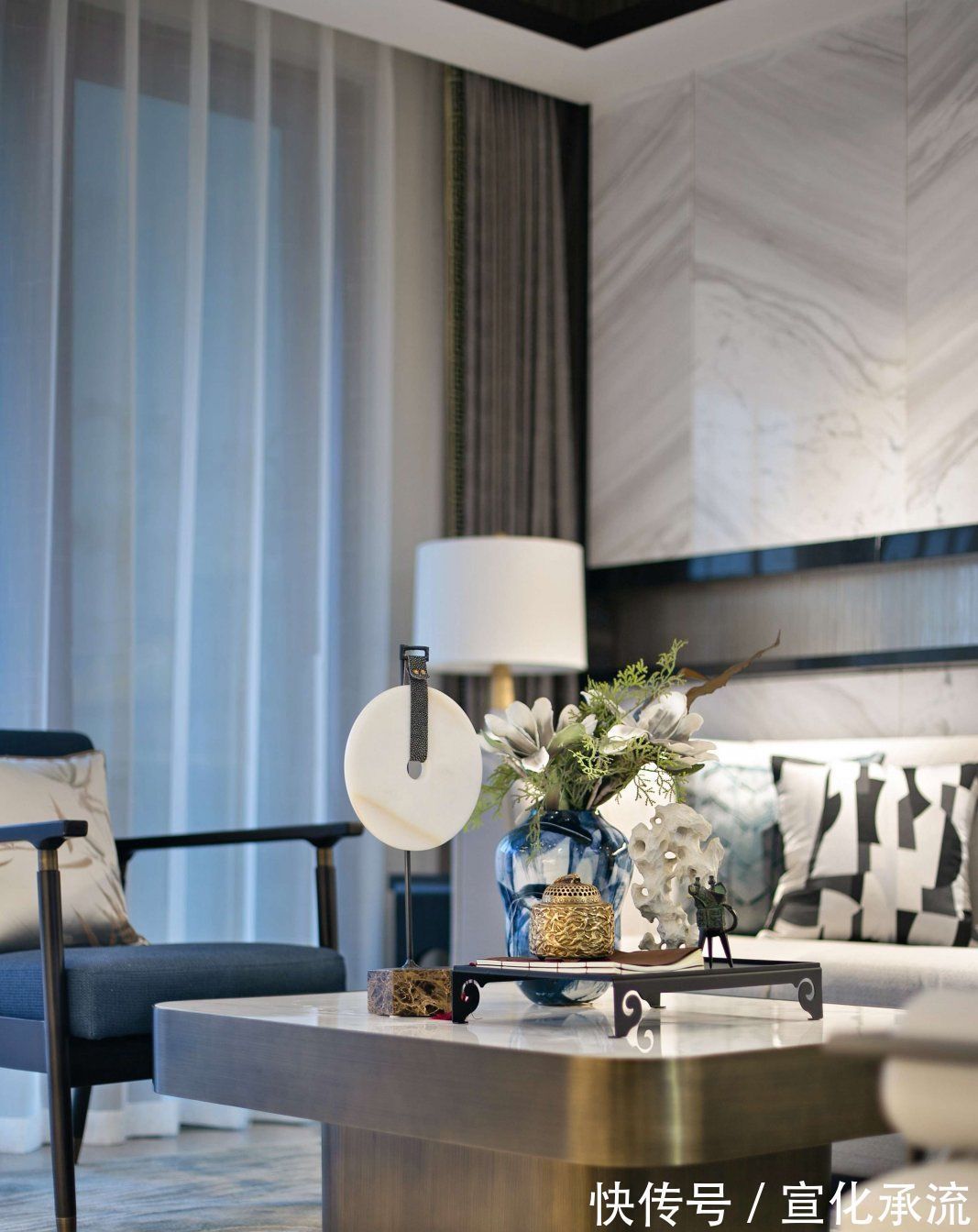 摆件|当诗意遇见新中式,142㎡最美之家,一入户,客厅就足够惊艳到你