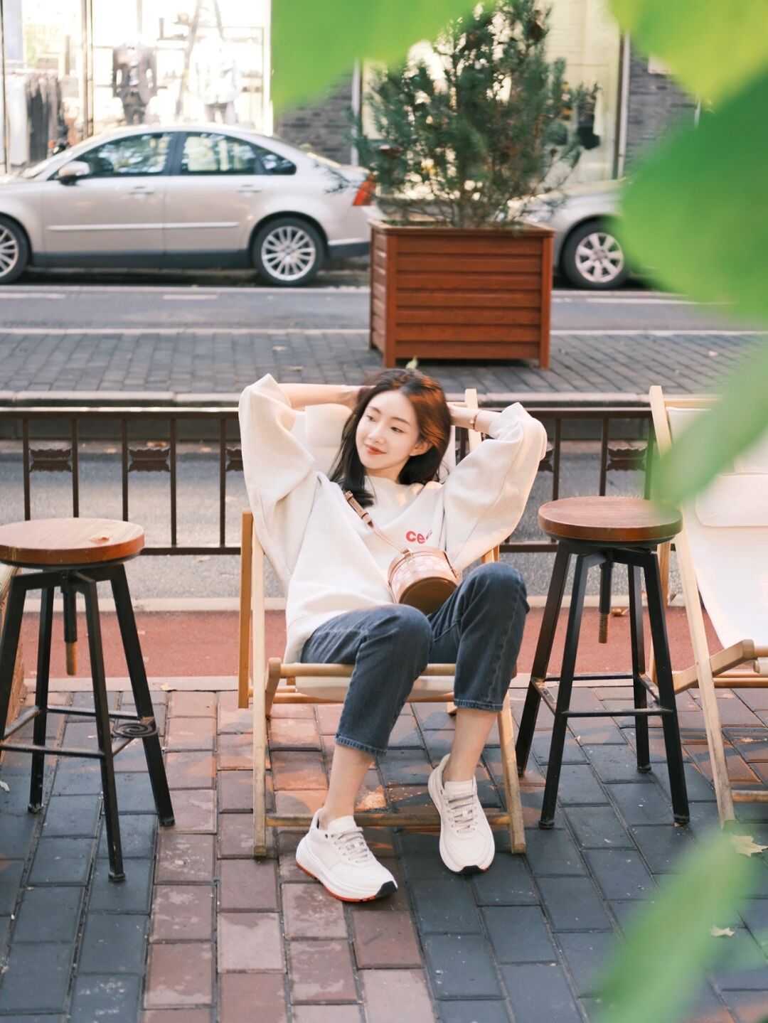 针织开衫 新年怎么穿才能个性又时髦?看看这几套穿搭,精致洋气还讨喜