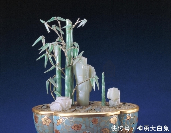 清宫里名贵的“永生花”:真金白银打造的玉石盆景