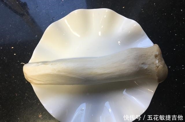 切成丁|冬天,牛肉羊肉少吃,这三种素菜搭配在一起,孩子喊着要天天吃!