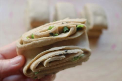  花卷|掌握花卷层次分明的秘诀，葱香四溢松软好吃，新手也能成功