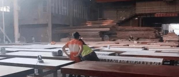 板料|成批卡车成批运回非洲原木, 全切实木大板却引广泛质疑?
