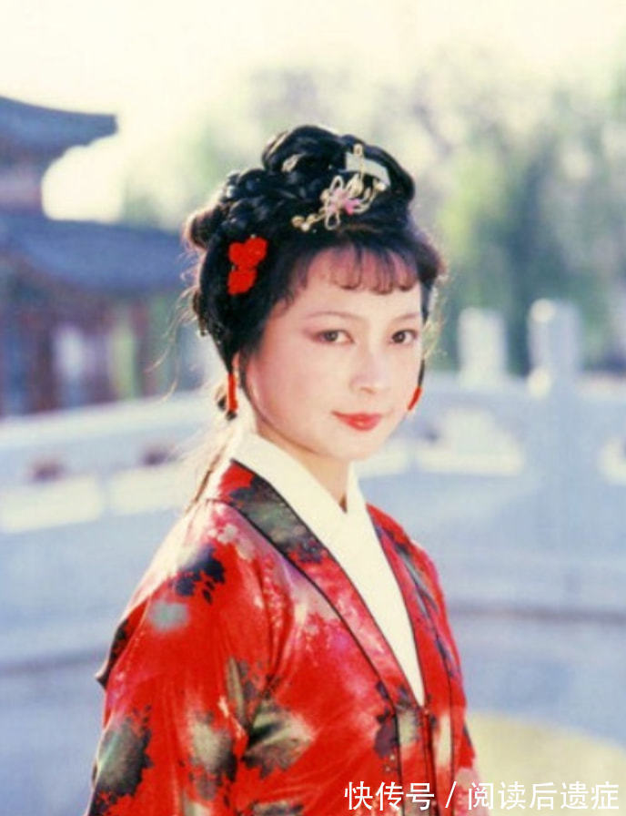 宝玉&司棋尚且知道拉着宝玉求情,迎春为何只会哭?不做任何尝试?