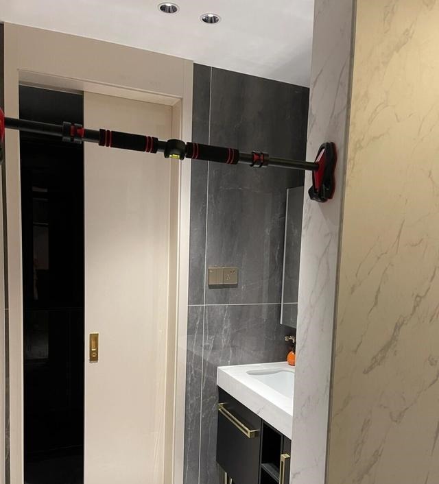 玄关|装修一年多终于完工，墙面刷艺术墙漆非常有档次，一家人都满意