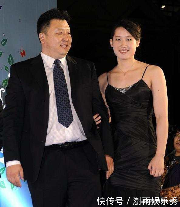 金炜|27岁奥运冠军嫁大23岁恩师,曾花百万给他买车,婚后4年儿女双全