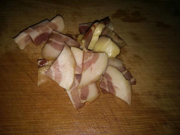 腊肉|这菜是“碱性食物”,女人常吃,嘴巴不臭,头发乌黑,皮肤也嫩了